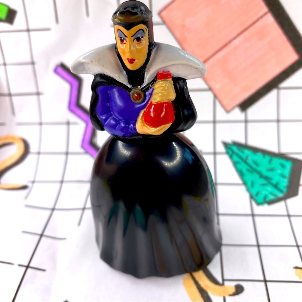 SOLD 10 for $10 Vintage 1992 Snow White Dble Trouble Witch Queen